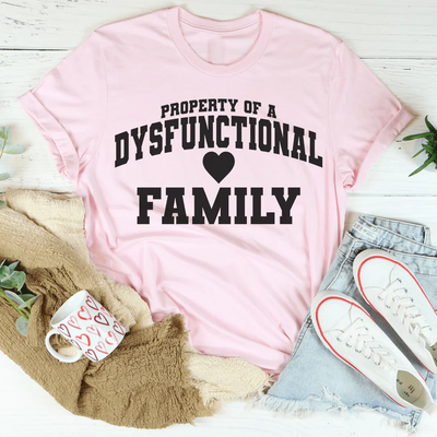 Propiedad de una familia disfuncional Tee
