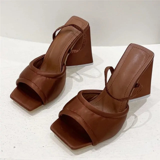 Sandales à talons blocs en soie pour une élégance estivale