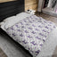 Couverture en velours à fleurs violettes