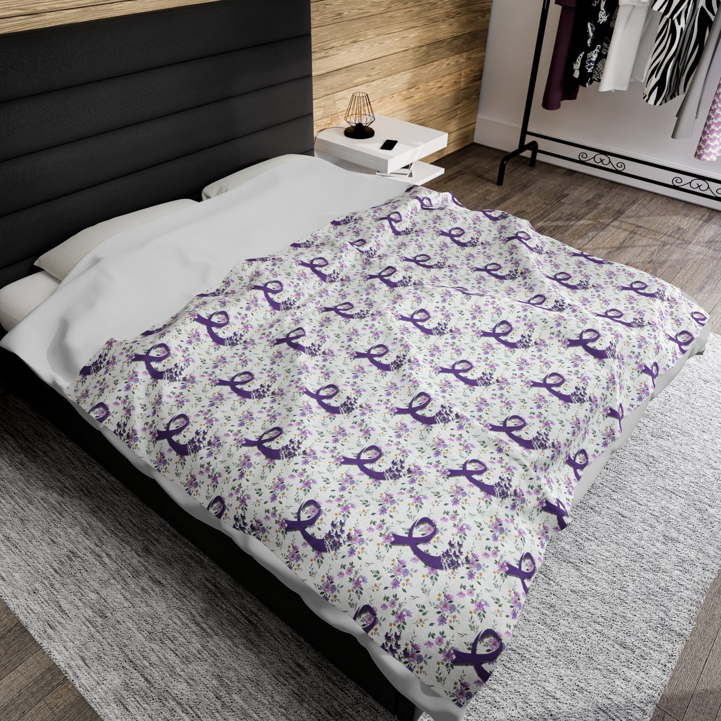 Couverture en velours à fleurs violettes