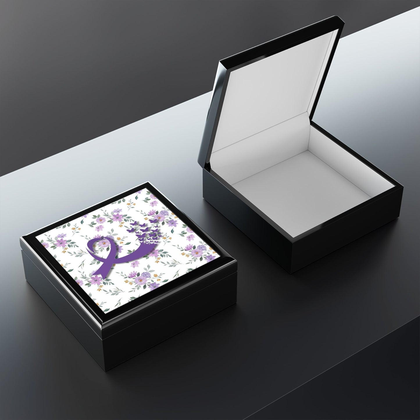 Boîte à bijoux élégante avec ruban violet et papillon