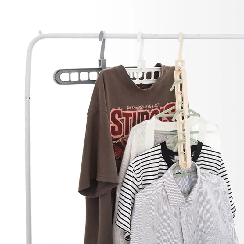 Séchoir à vêtements multi-port pour un rangement efficace