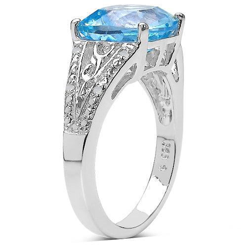 Anillo de Plata Esterlina con Topacio Azul de 5.05 Quilates y Acentos de Diamante