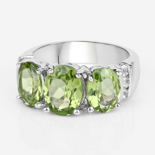 Anillo de Plata Esterlina con Peridoto y Topacio Blanco de 4.14 Quilates