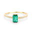 Anillo de Compromiso de Esmeralda Zambiana de 0.59 Quilates y Diamante en Oro Amarillo de 14K