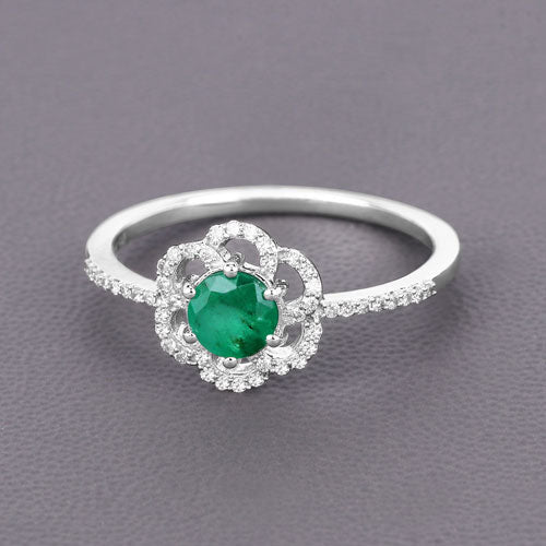 Anillo de Compromiso de Esmeralda Zambiana y Diamante de 0.55 Quilates en Oro Blanco de 14K