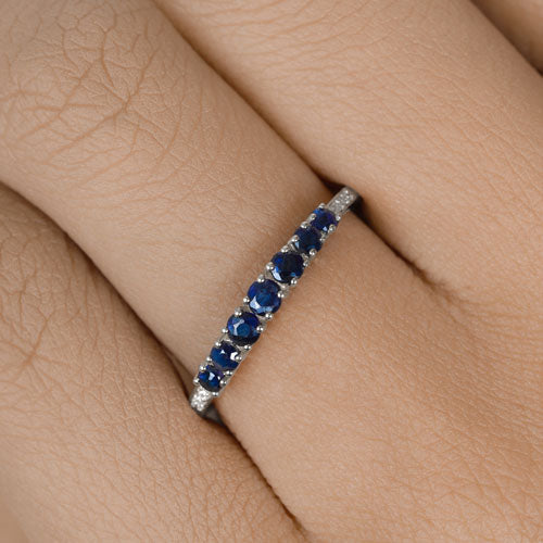 Bague en Or Blanc 14K avec Saphir Bleu de 0,45 Carat et Diamants Blancs