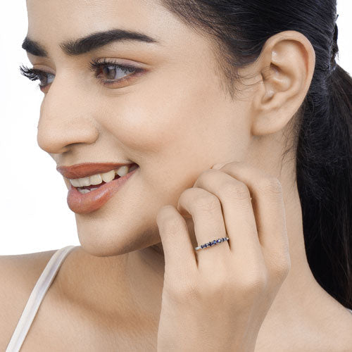 Bague en Or Blanc 14K avec Saphir Bleu de 0,45 Carat et Diamants Blancs
