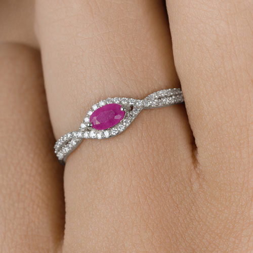 Bague de fiançailles en or blanc 14K avec rubis et diamants de 0,40 carat