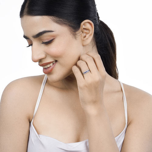 Anillo de 0.61 quilates de tanzanita genuina y diamantes blancos en oro blanco de 14K
