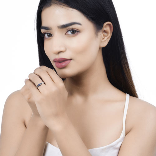 Bague en or blanc 14K avec saphir bleu et diamants de 1,08 carat