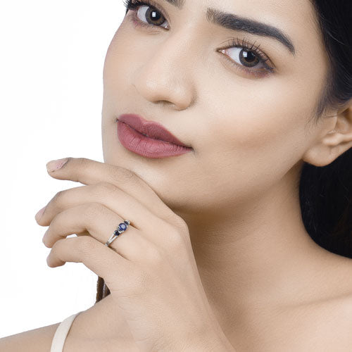 Bague en or blanc 14K avec saphir bleu et diamants de 1,08 carat