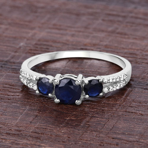Bague en or blanc 14K avec saphir bleu et diamants de 1,08 carat