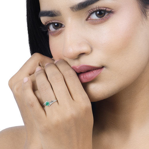 Bague de fiançailles en or blanc 14K avec émeraude zambienne de 0,51 carat et diamants