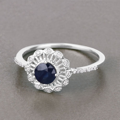 Anillo de Compromiso de Zafiro Azul y Diamante de 0.72 Quilates en Oro Blanco de 14K