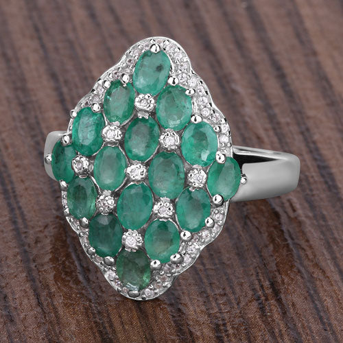 Anillo de plata esterlina con esmeralda de Zambia de 2.68 quilates y zirconia blanca