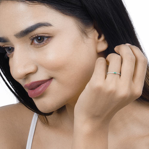 Bague de fiançailles en or blanc 14K avec émeraude zambienne de 0,18 carat et diamants