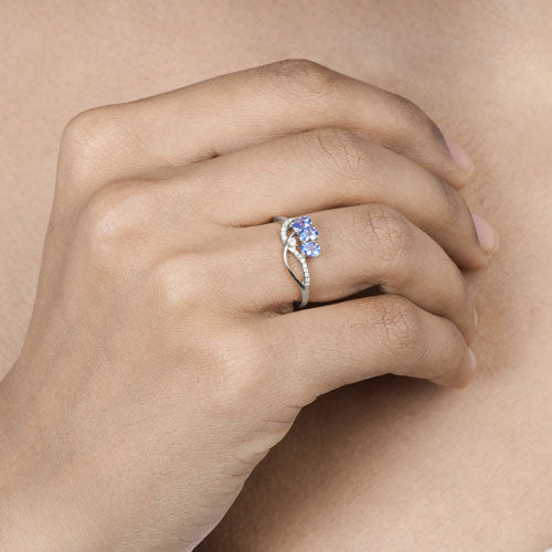 Bague en Or Blanc 14K avec Tanzanite et Diamant Blanc de 0,56 Carat