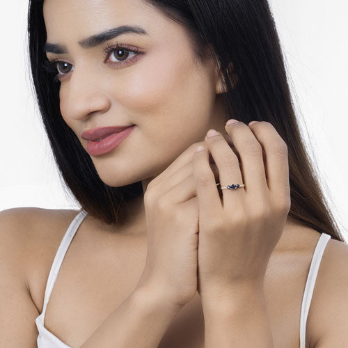 Bague de fiançailles en saphir bleu et diamant de 0,56 carat en or jaune 14K