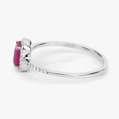Bague de fiançailles en or blanc 14K avec rubis de 0,58 carat et diamants blancs