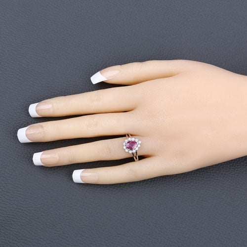 Anillo de Compromiso de Rubí y Diamante de 1.31 Quilates en Oro Blanco de 10K