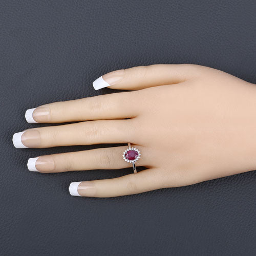 Anillo de Compromiso de Rubí de 1.58 Quilates y Diamantes Blancos en Oro Blanco de 10K