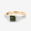 Anillo de 0.72 quilates de turmalina verde y diamante blanco en oro amarillo de 14 quilates