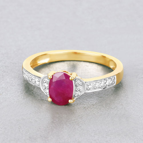 Anillo de Compromiso de Rubí y Diamante de 0.95 Quilates en Oro Amarillo de 10K