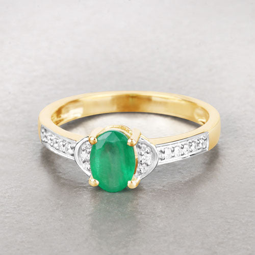 Anillo de Compromiso de Esmeralda Zambiana y Diamante de 0.82 Quilates en Oro Amarillo de 14K