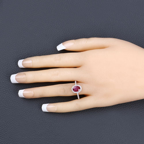 Anillo Halo de Rubí y Diamantes de 1.73 Quilates en Oro Amarillo de 14K