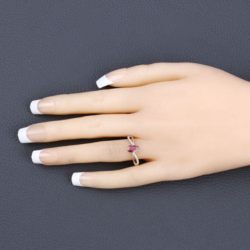 Bague de fiançailles en or jaune 14K avec rubis et diamants de 0,52 carat