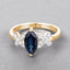 Anillo de Compromiso de Zafiro Azul y Diamante de 1.50 Quilates en Oro Amarillo de 14K