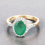 Anillo de Compromiso de Esmeralda Zambiana y Diamante de 1.92 Quilates en Oro Amarillo de 14K