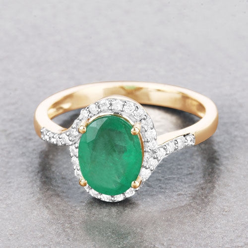Anillo de Compromiso de Esmeralda Zambiana y Diamante de 1.92 Quilates en Oro Amarillo de 14K