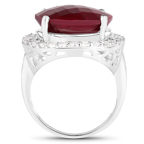 Anillo de plata esterlina con rubí teñido de 13.10 quilates y topacio blanco