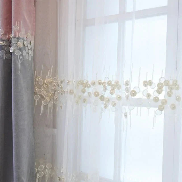 Rideaux de luxe pour une décoration intérieure élégante