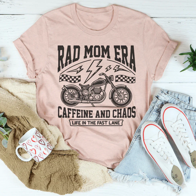 Camiseta de cafeína y caos de la era de Rad Mom