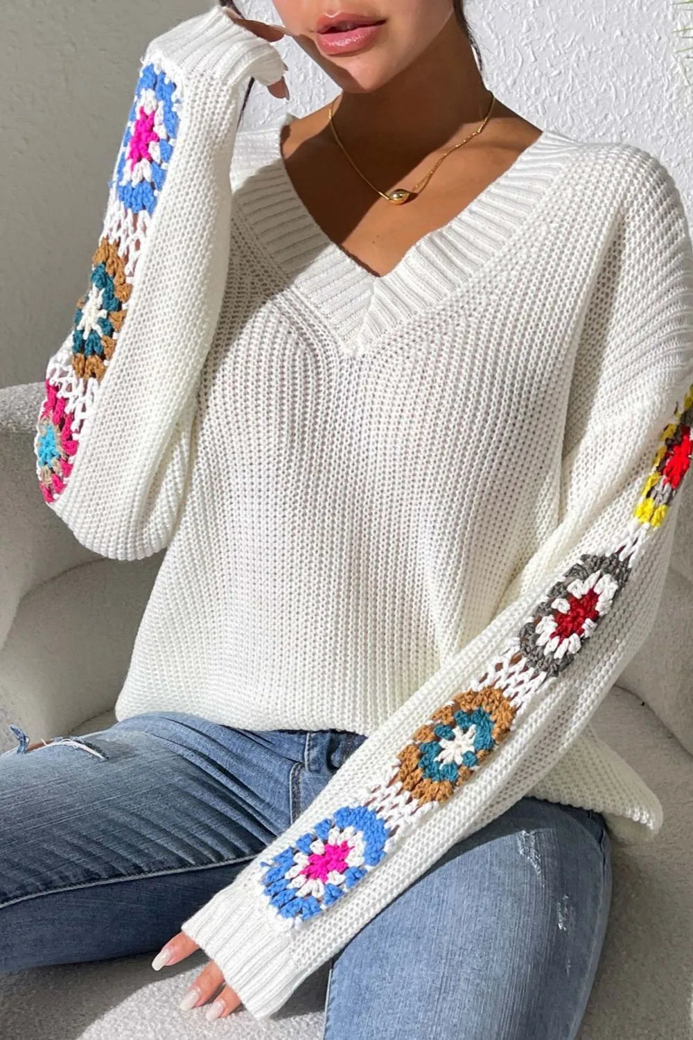 Suéter de V-Neck con Flores de Gancho a Mano en Color Mezclado