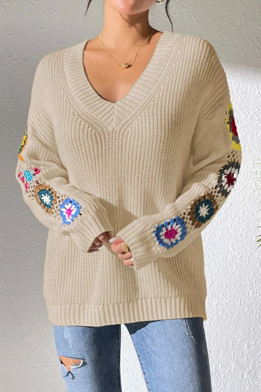 Suéter de V-Neck con Flores de Gancho a Mano en Color Mezclado