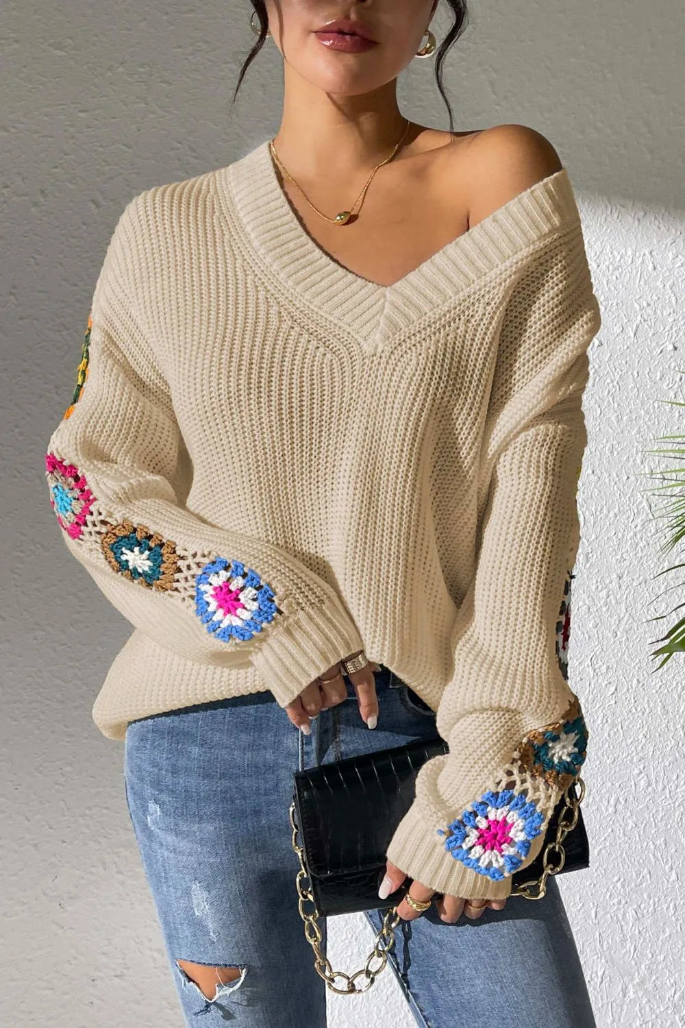 Suéter de V-Neck con Flores de Gancho a Mano en Color Mezclado