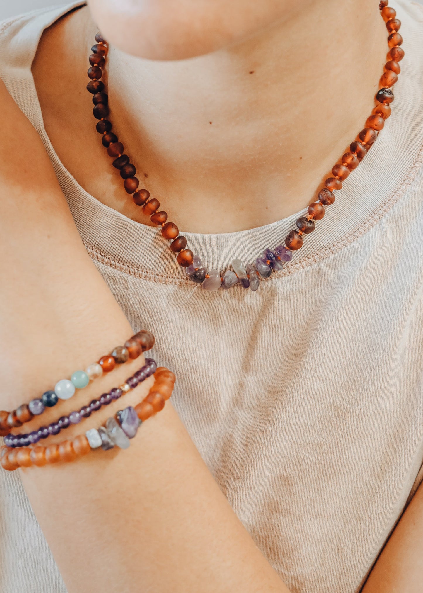 Pulsera de Adulto de Ámbar Báltico Cognac Crudo y Amatista