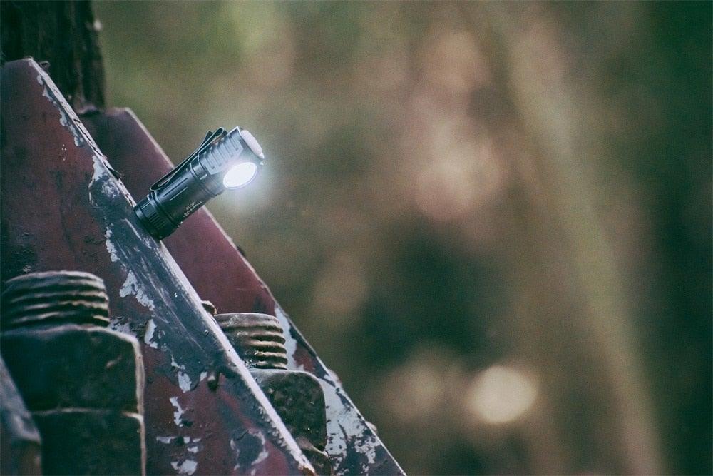 Linterna LED recargable de alto lumen - Magnética y resistente al agua