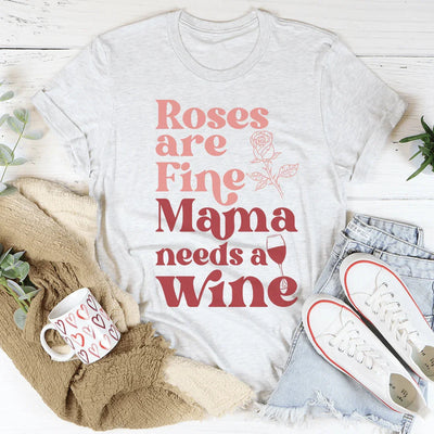 Las Rosas Están Bien Mama Necesita Vino Tee