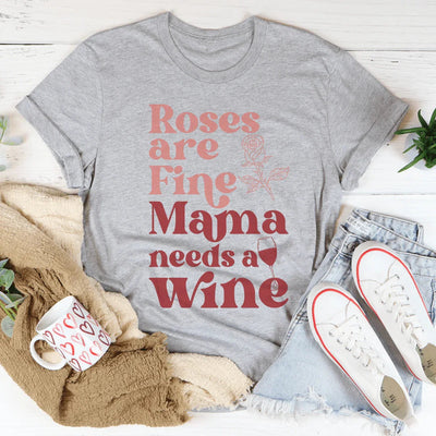 Las Rosas Están Bien Mama Necesita Vino Tee
