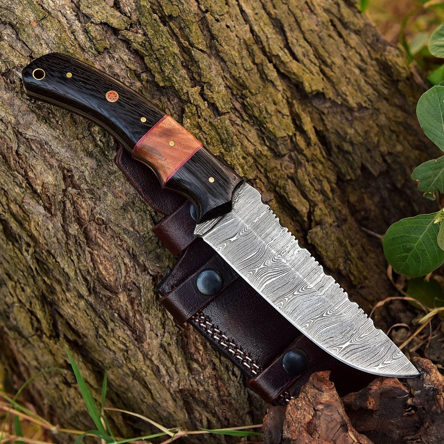 Wilderness Explorer: Premium Hunting Knife with Twist Damascus Blade and Elegant Wood Handle - Korvel