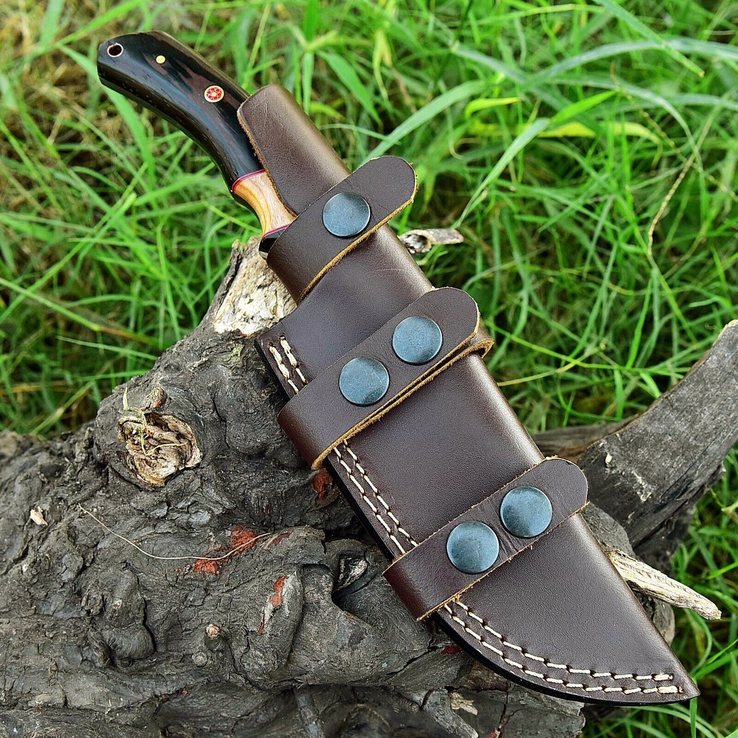 Wilderness Explorer: Premium Hunting Knife with Twist Damascus Blade and Elegant Wood Handle - Korvel