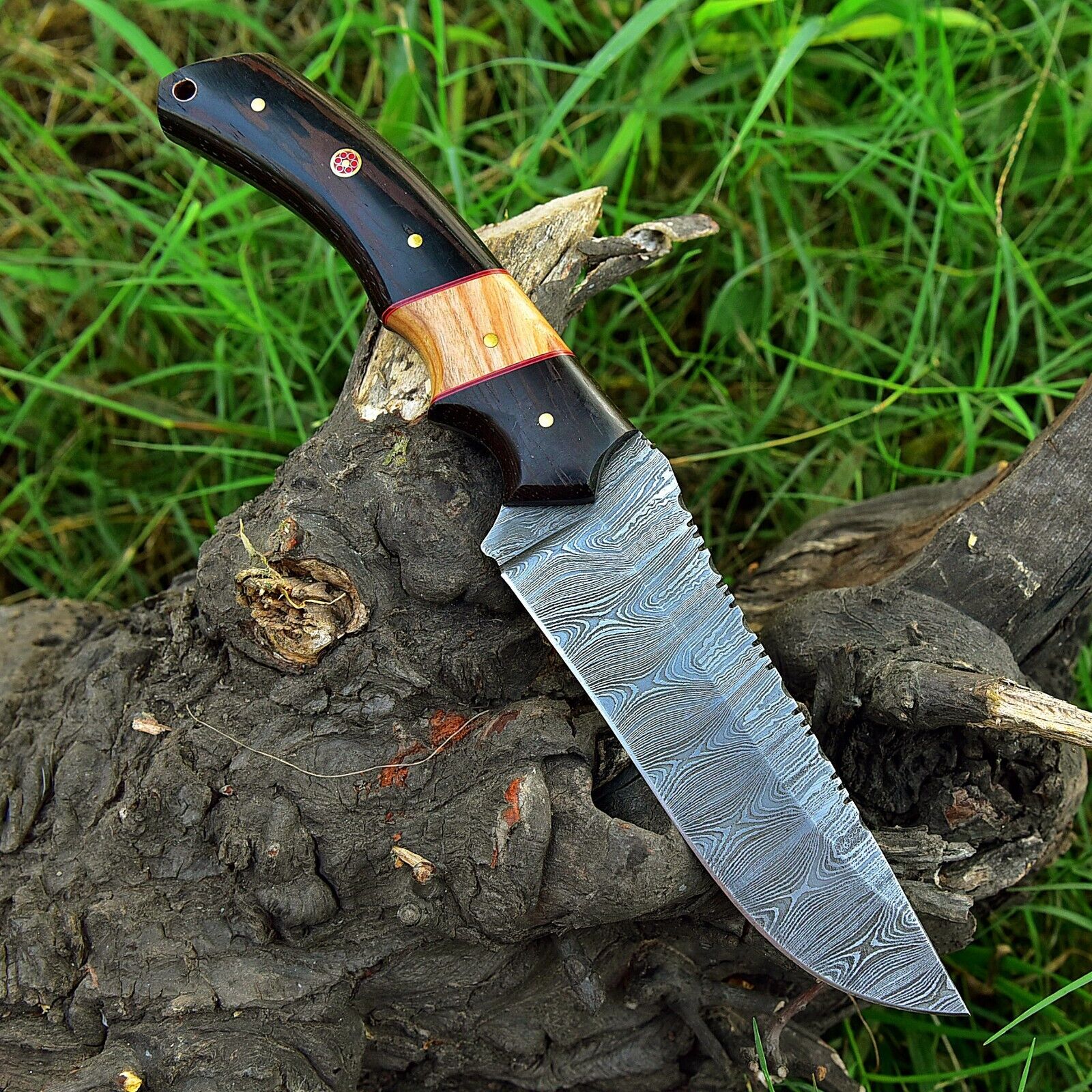 Wilderness Explorer: Premium Hunting Knife with Twist Damascus Blade and Elegant Wood Handle - Korvel