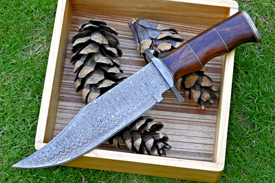 Wilderness Guardian: Premium Damascus Steel Bowie Knife with Rosewood Handle & Leather Sheath - Korvel