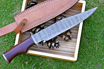 Wilderness Master: Premium Damascus Steel Bowie Knife with Rosewood Handle & Leather Sheath - Korvel
