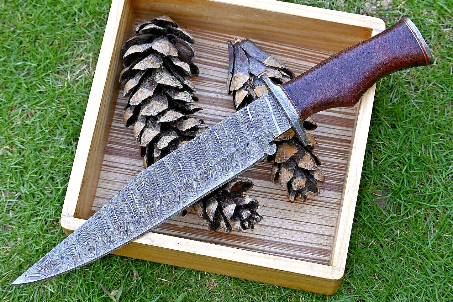Wilderness Master: Premium Damascus Steel Bowie Knife with Rosewood Handle & Leather Sheath - Korvel